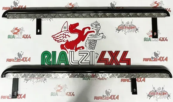 Protezioni sotto porta curvo con alluminio